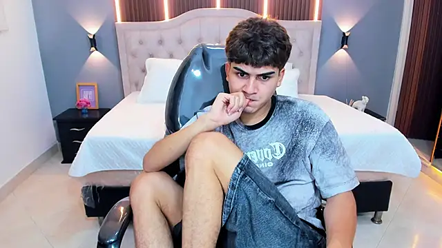 Tommy18__ webcam