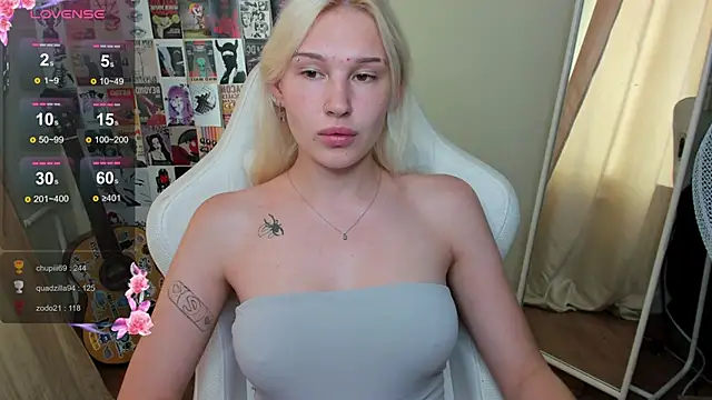 EvelinaLuu live cam on StripChat