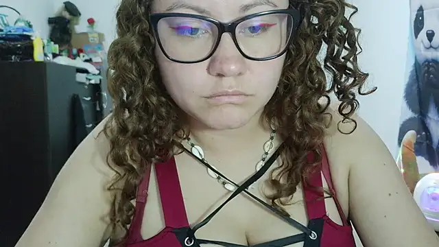 curly_greeneyed webcam
