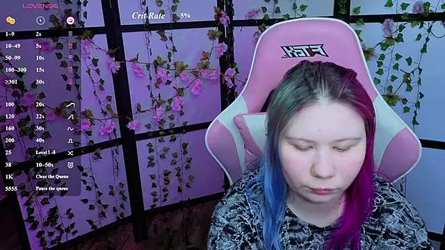 kitsune_little live cam on StripChat