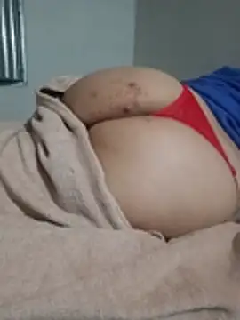 lovesquirt2 webcam