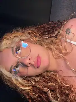 Joyce-fire live cam on StripChat