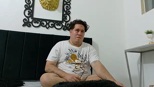 PinkQueen23 webcam