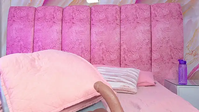 Watch emmacurvy live on EroticFlix - High definition streams