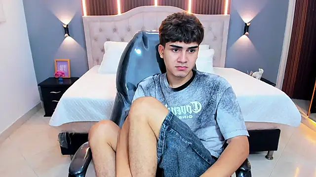 Tommy18__ webcam