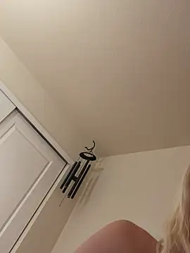 blondebunny999_999 webcam