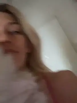 Bellalolahot webcam
