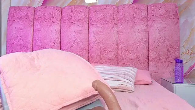 emmacurvy webcam