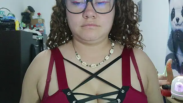 curly_greeneyed webcam