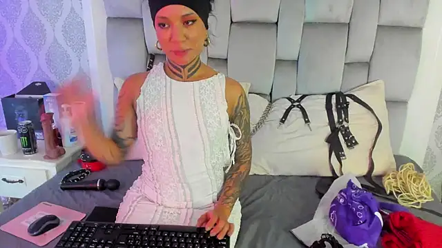Watch Pandora_nyx live on EroticFlix - High definition streams