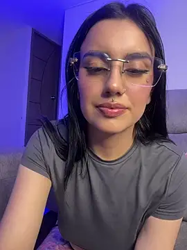 Lucy_699 webcam