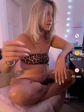 FoxyMillie webcam