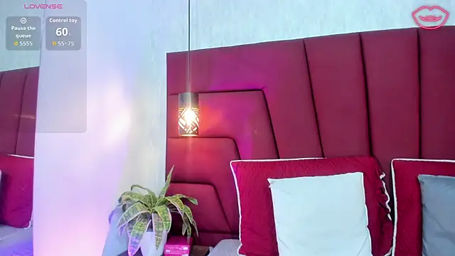 Maya_curvy webcam