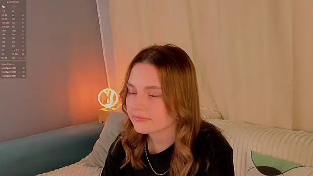LorriMonz webcam