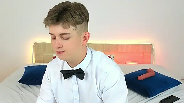 Miless_Cooper webcam
