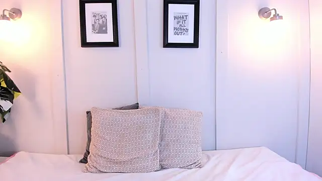 Watch annyy_catt live on EroticFlix - High definition streams