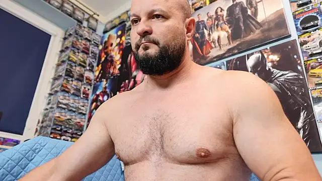 Muscle_Bear live cam on StripChat