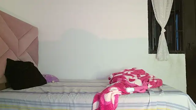 eva_sin18 live sex cam
