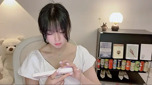Onechestnut live cam on StripChat