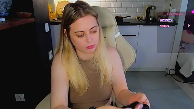 Watch blonde_kellyy live on EroticFlix - High definition streams