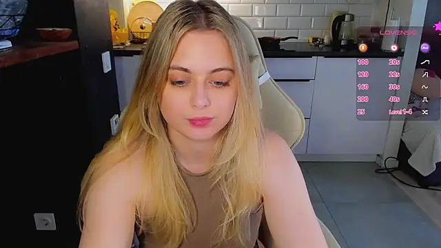 blonde_kellyy webcam