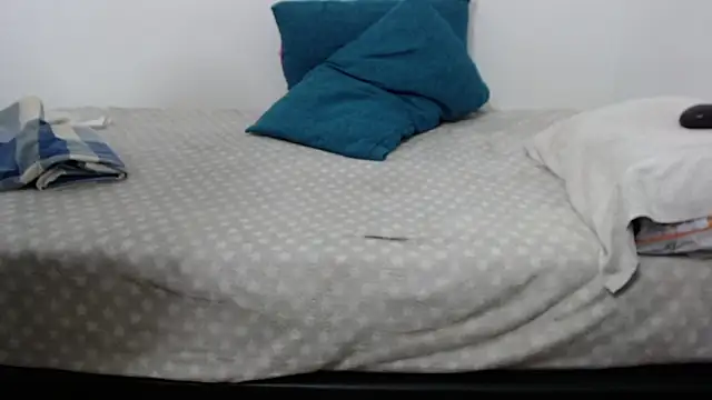 Watch ElizabethMiler live on EroticFlix - High definition streams