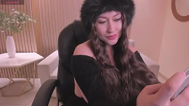 Watch AmyRosse_X live on EroticFlix - High definition streams