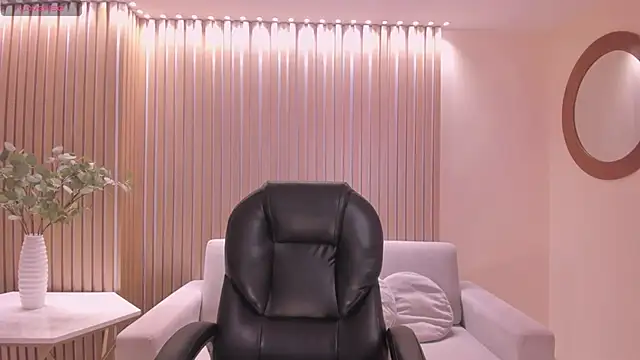Watch AmyRosse_X live on EroticFlix - High definition streams