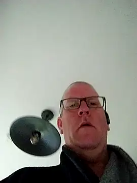 PhilM2001 live cam on StripChat