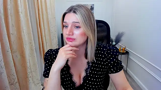 SelenaeMoore webcam