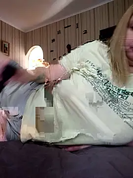 BustyBlond webcam