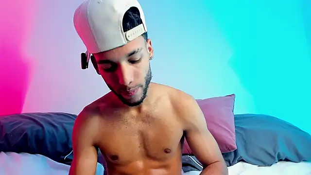 Thiagoferreti live Stripchat room