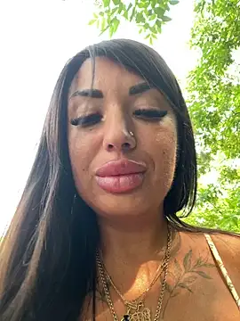 RuslanaXX live Stripchat room