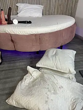 Saracooper__ webcam