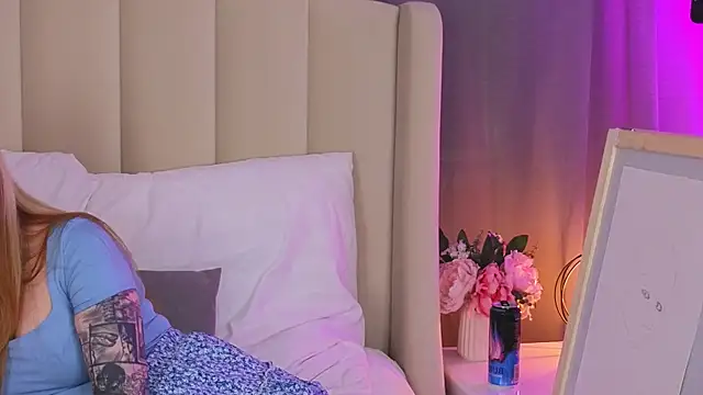 AlyssFrost webcam