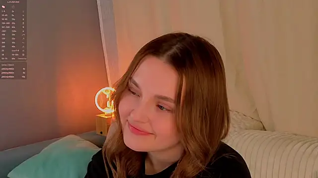 LorriMonz webcam