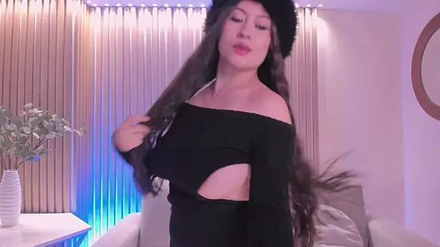Watch AmyRosse_X live on EroticFlix - High definition streams