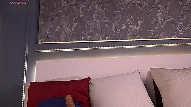 MiaKay1 webcam
