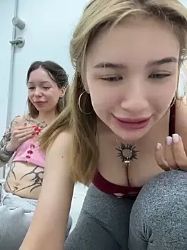 FlashTitsRoyal live sex cam