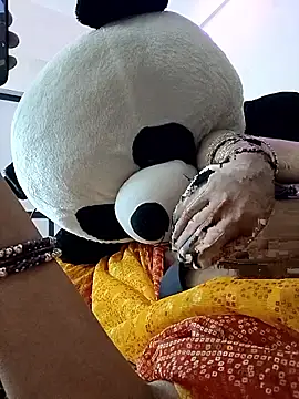 kaamuk_shweta webcam