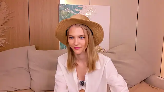 4example_Chloe webcam