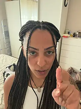 SweetPetiteNoir webcam