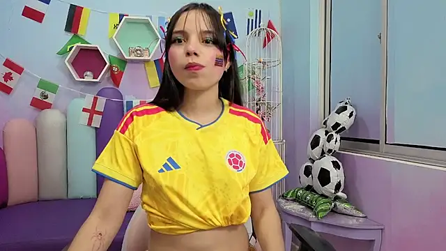 Isaa_Skinny webcam