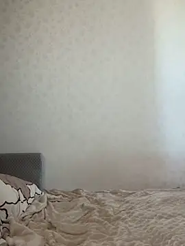 Ann_first_kiss webcam