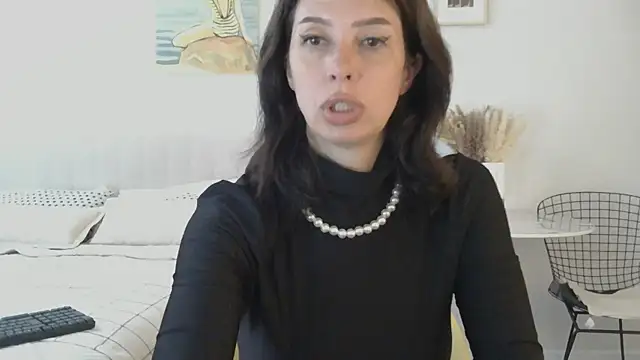 WhiteQueen888 webcam