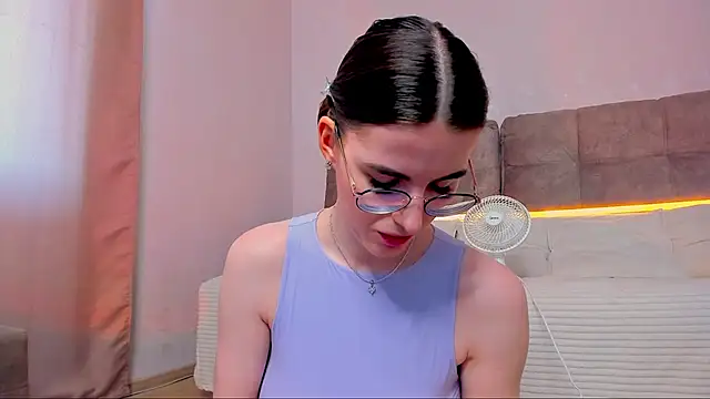 AriellaTesk webcam