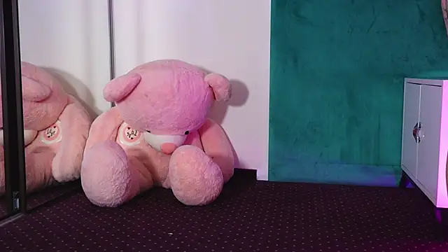 LucyLextonX webcam