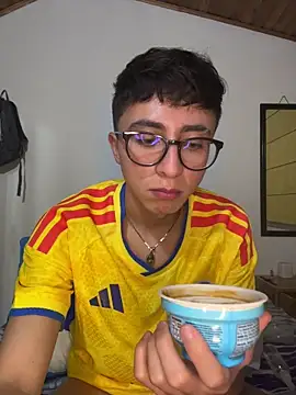 CamiRojas_boy webcam