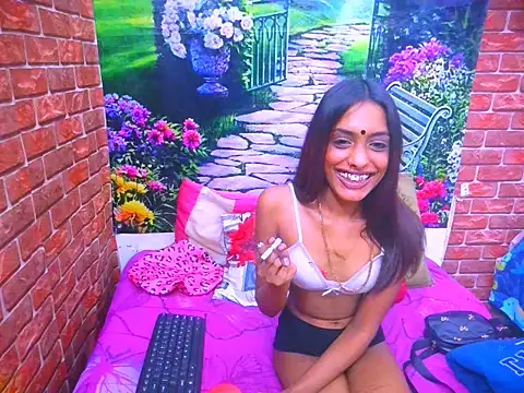 IndianPretty14u2Luv live cam on StripChat