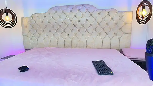 Watch ZenyaVirelli live on EroticFlix - High definition streams